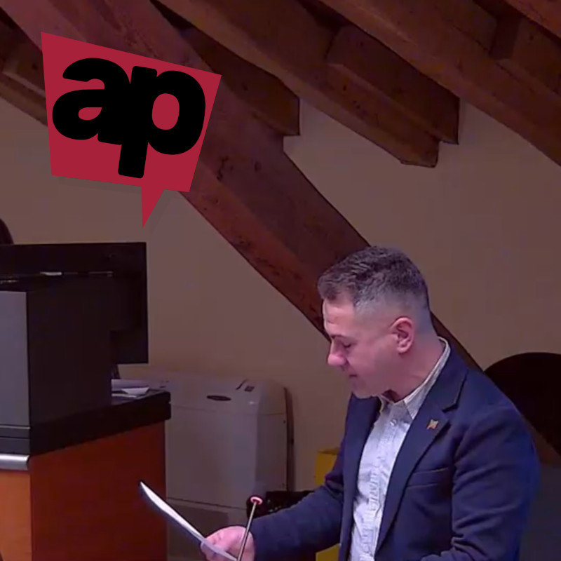 La discussione in Consiglio comunale sulla panchina di via Page